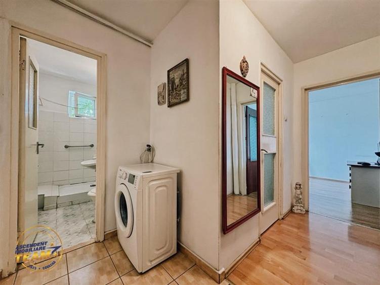 Apartament cu 2 camere decomandat în Florilor