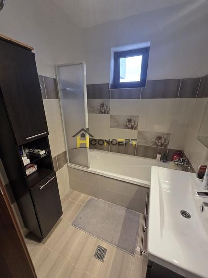 Apartament cu 3 camere decomandat, mobilat în Central