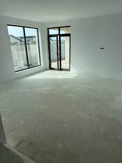 Casă individuală cu 5 camere cu Canalizare în Dârvari