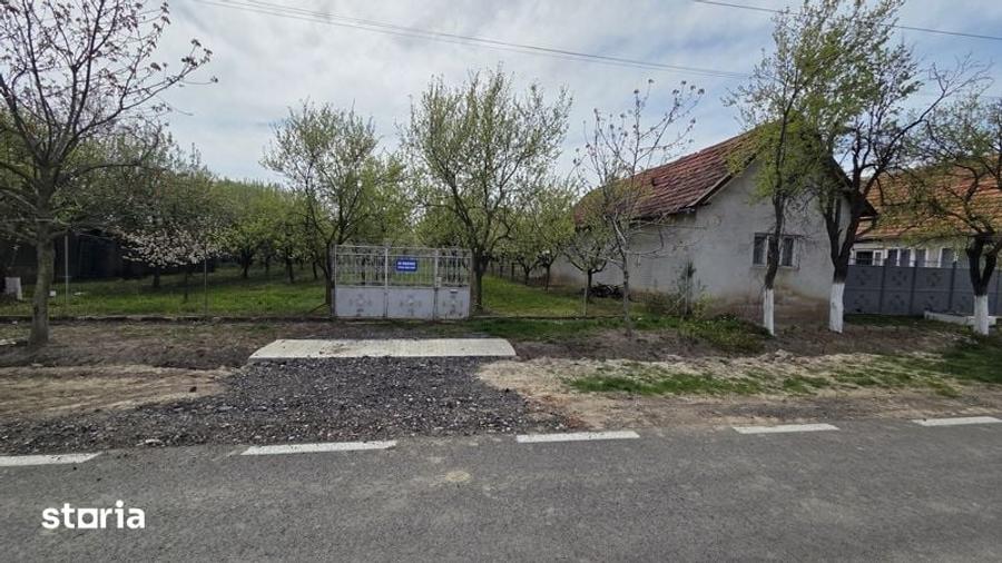 Teren de 1400 mp, în Bujac