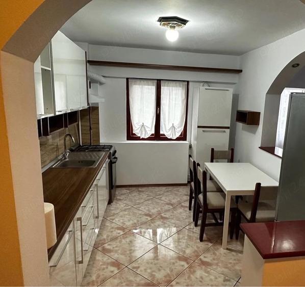 Apartament cu 3 camere decomandat în Calea Romanului