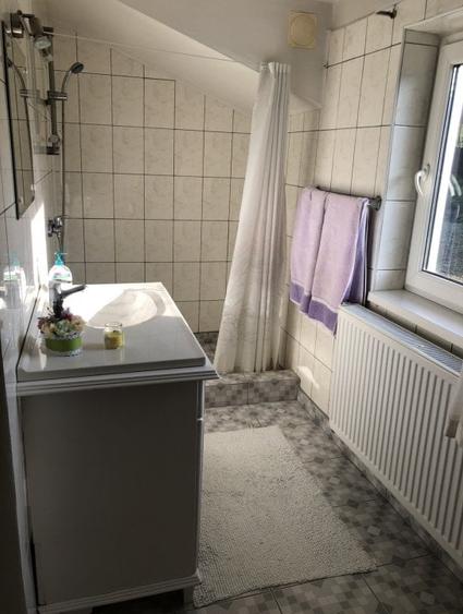 Casă individuală cu 7 camere cu Canalizare în Coșula
