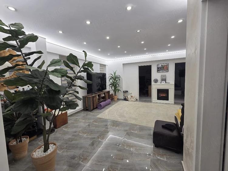 Apartament cu 3 camere nedecomandat în Apărătorii Patriei