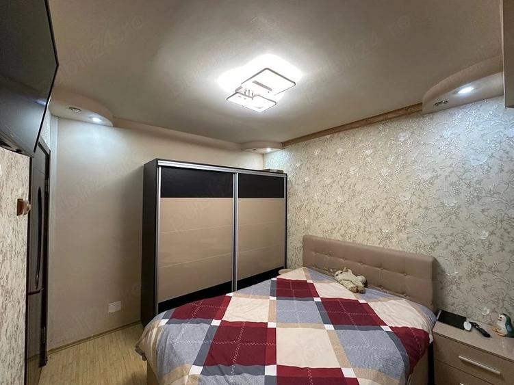 Apartament cu 3 camere semidecomandat în Central