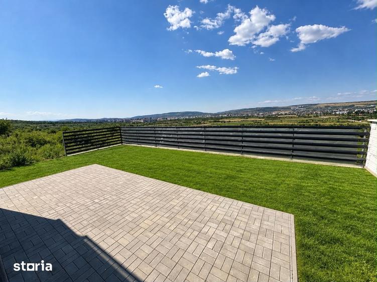 Casă cu 5 camere cu Teren 479 Mp în Sopor