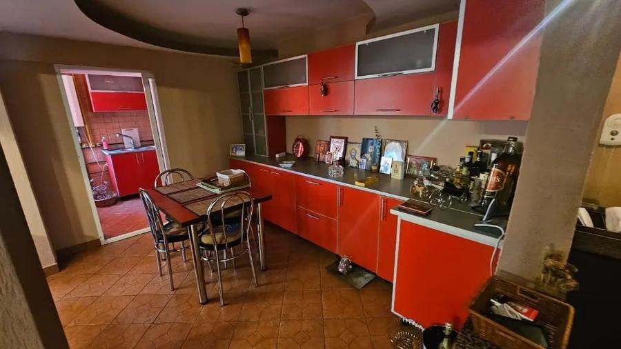 Apartament cu 4 camere decomandat în Găvana