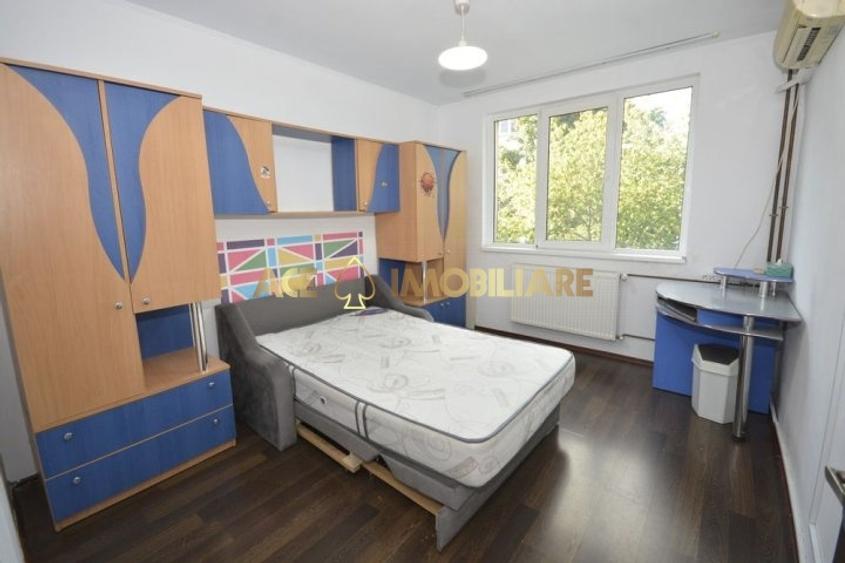 Apartament cu 4 camere decomandat, mobilat în Drumul Taberei