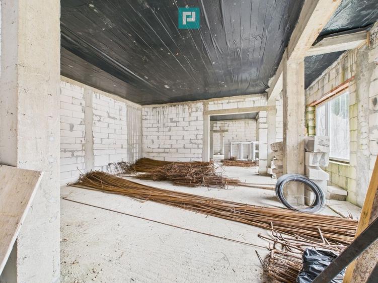 Casă individuală cu 25 camere cu Canalizare în Poiana Mărului