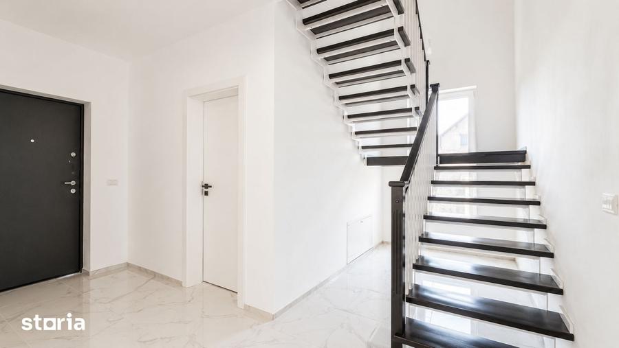 Casă cu 4 camere cu Teren 528 Mp în Sânmihaiu Român