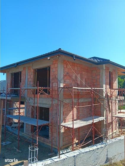 Casă cu 4 camere cu Teren 400 Mp în Bârnova