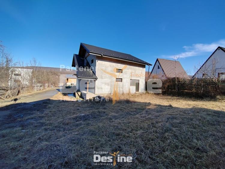 Casă individuală cu 4 camere cu Teren 470 Mp în Bârnova
