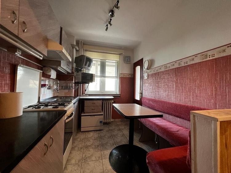 Apartament cu 3 camere decomandat în Rogerius