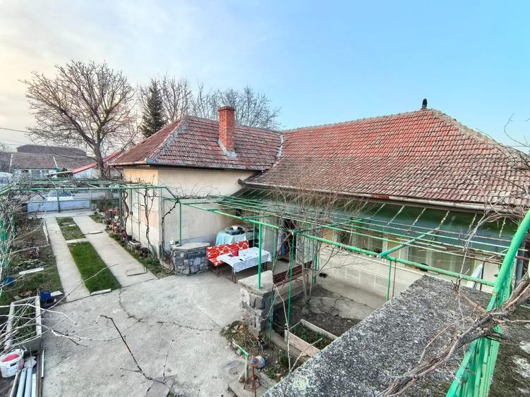 Casă cu 5 camere cu Canalizare în Buziașului