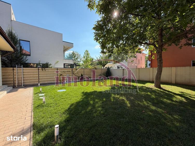 Casă cu 6 camere cu Teren 500 Mp în Central