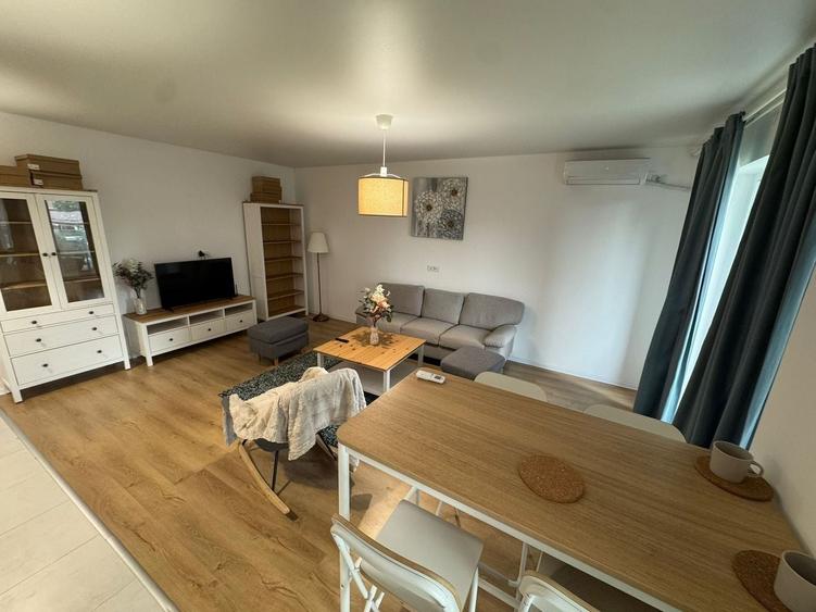 Apartament cu 2 camere decomandat, mobilat în Parcul Carol