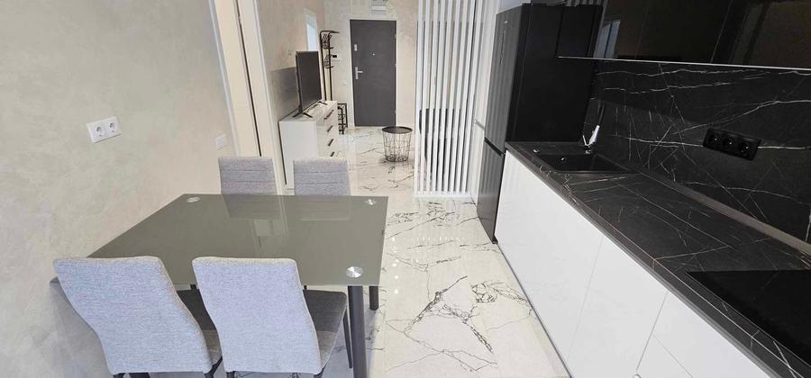 Apartament cu 2 camere nedecomandat în Central