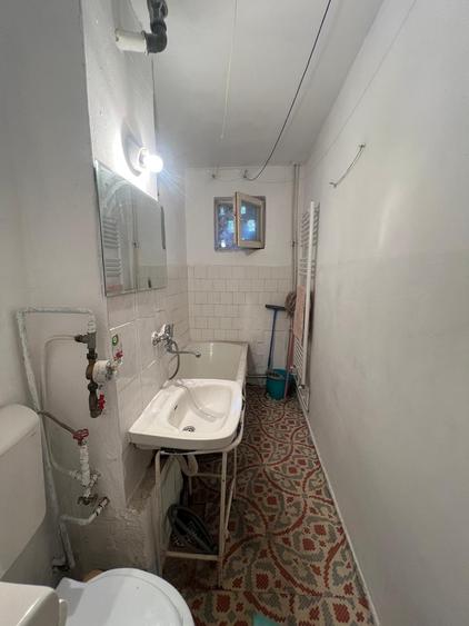 Apartament cu 2 camere semidecomandat în Craiovița Nouă