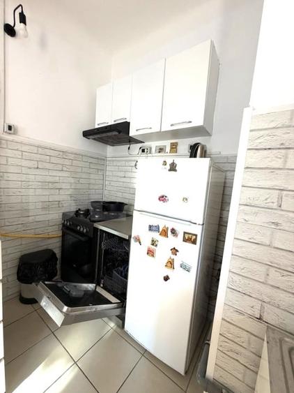 Apartament cu 2 camere semidecomandat, mobilat în Central
