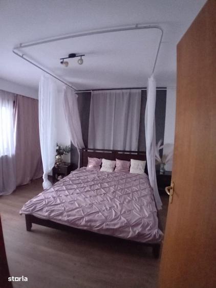 Apartament cu 4 camere decomandat în Baicului
