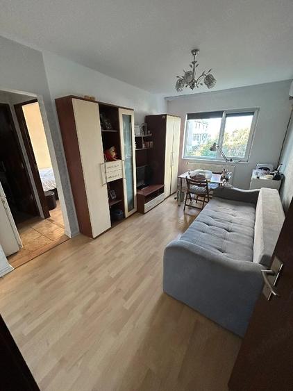 Apartament cu 2 camere decomandat în Adam