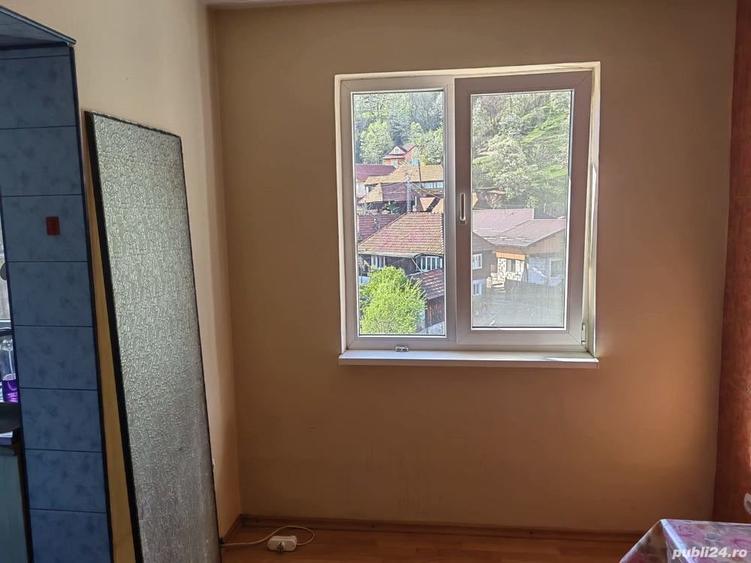 Apartament cu 3 camere în Petrila