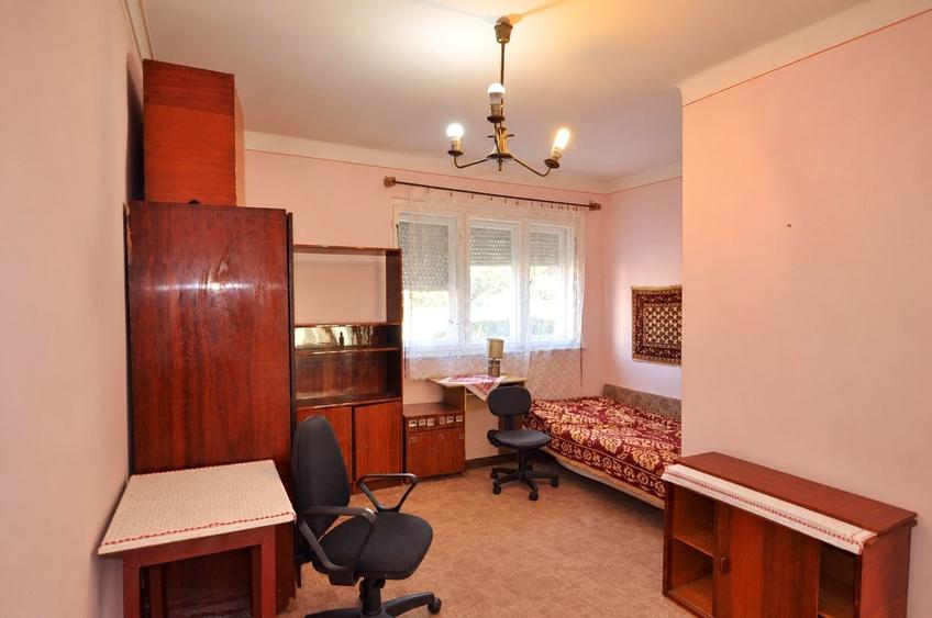 Apartament cu 3 camere decomandat în Exterior Vest