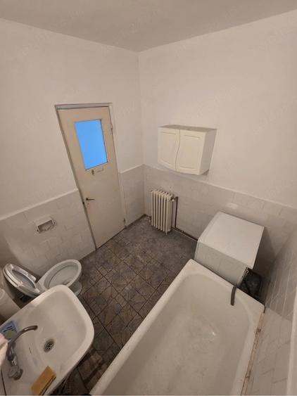 Apartament cu 3 camere decomandat în Sud