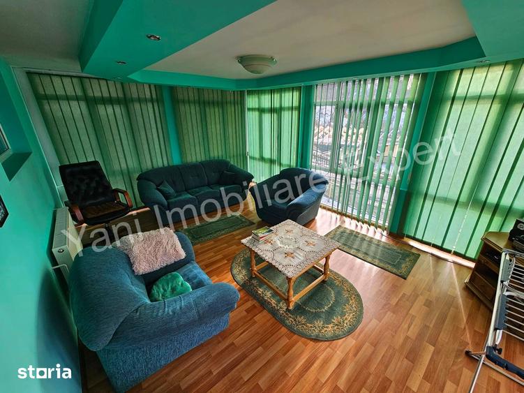 Casă cu 6 camere cu Teren 557 Mp în Central