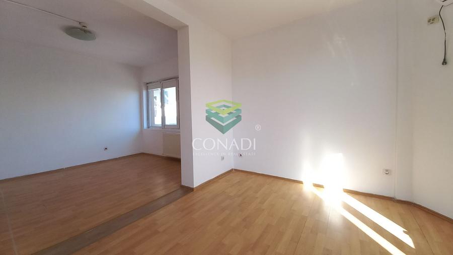 Casă individuală cu 10 camere cu Canalizare în Băneasa