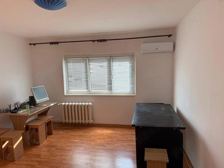 Apartament cu 3 camere decomandat în Vitan