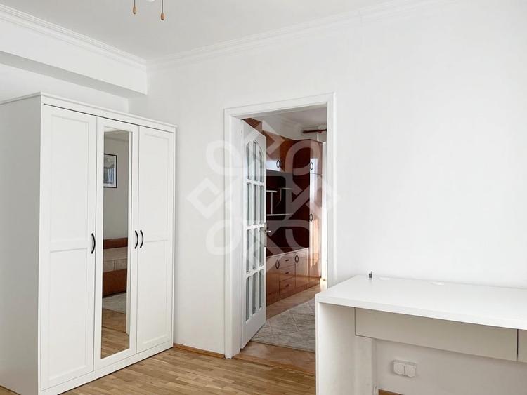 Apartament cu 4 camere semidecomandat, mobilat în Ultracentral