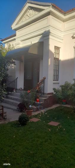 Casă cu 5 camere cu Teren 300 Mp în Central