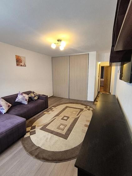 Apartament cu 2 camere semidecomandat în Gorjului