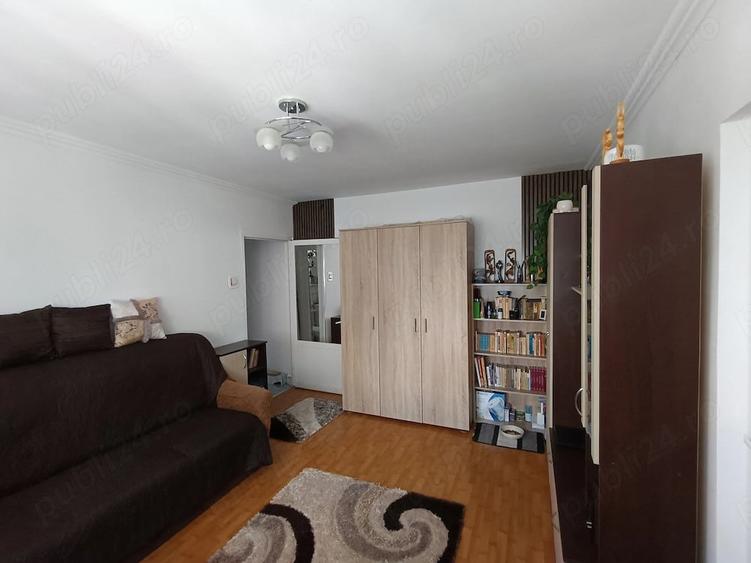 Apartament cu 2 camere semidecomandat în Micro 6