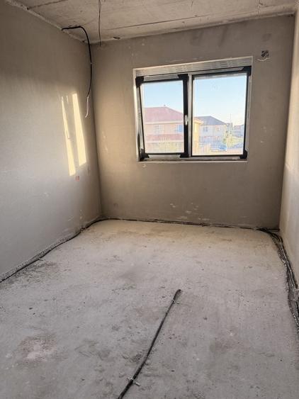 Casă cu 4 camere în Dumbrăvița