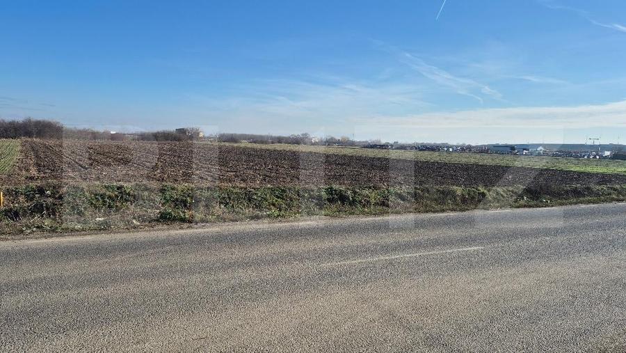 Teren Construcții extravilan de 7300 mp, în Nord
