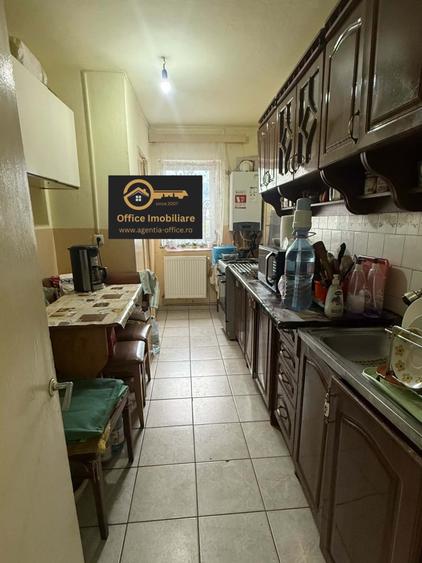 Apartament cu 4 camere decomandat în Traian