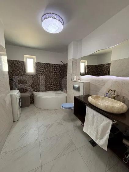 Apartament cu 4 camere decomandat, mobilat în Romanești