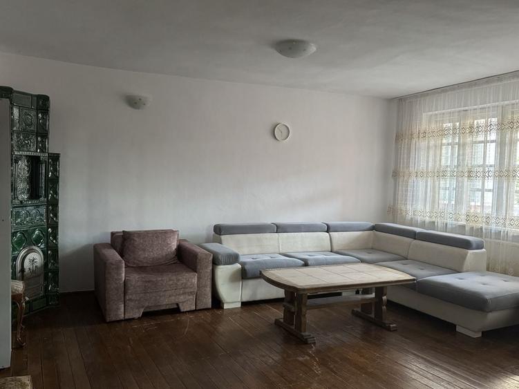 Casă cu 4 camere cu Teren 200 Mp în Central