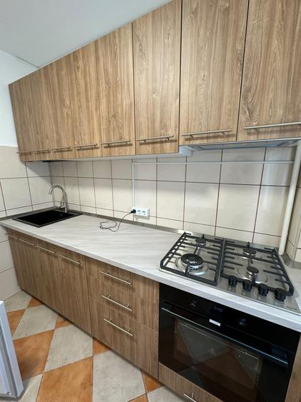 Apartament cu 3 camere decomandat, mobilat în Dristor