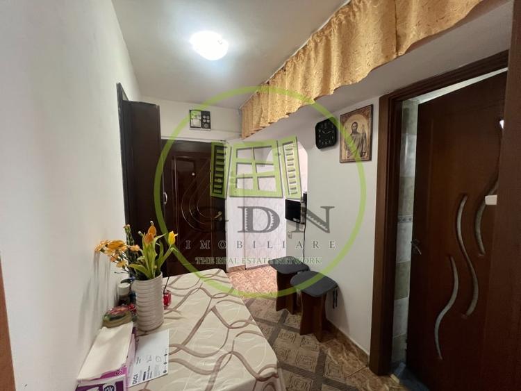 Apartament cu 2 camere semidecomandat în Craiovița Nouă