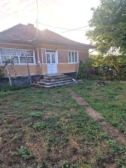 Casă individuală cu 2 camere cu Teren 5500 Mp în Lemniu