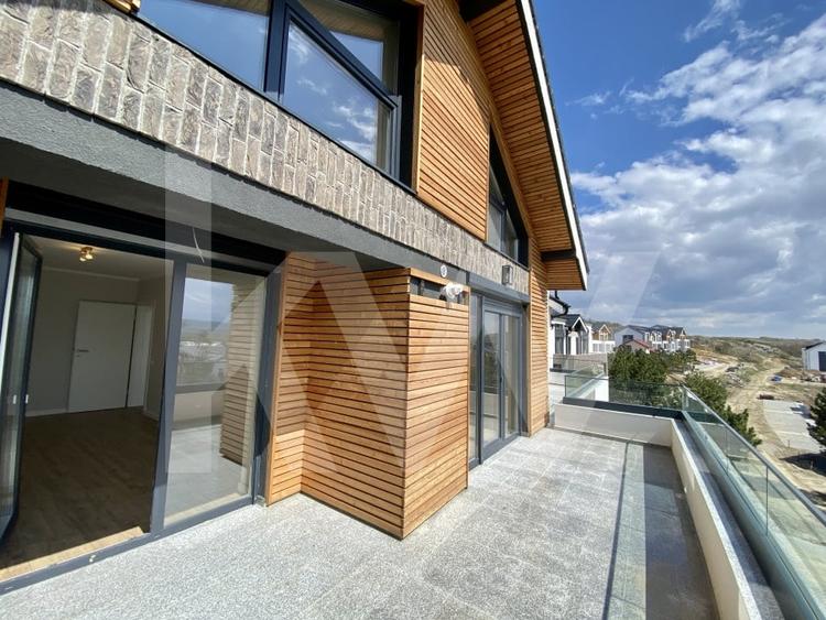 Apartament cu 3 camere decomandat în Exterior Vest
