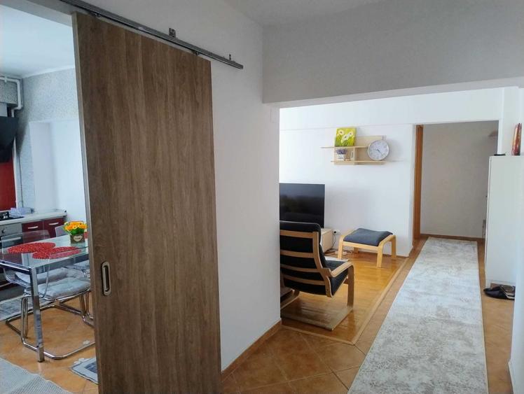 Apartament cu 4 camere decomandat în Central