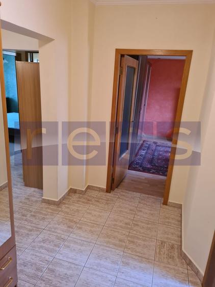 Apartament cu 3 camere decomandat, mobilat în Vitan Mall