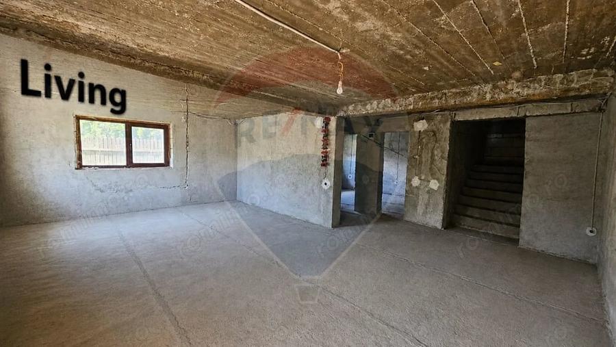 Casă cu Teren 200 Mp în Poiana
