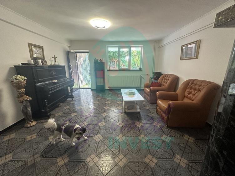 Casă individuală cu 11 camere cu Canalizare în Dristor