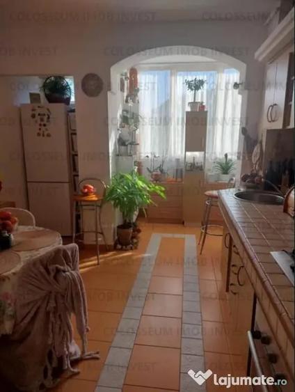 Apartament cu 3 camere decomandat în Centrul Istoric