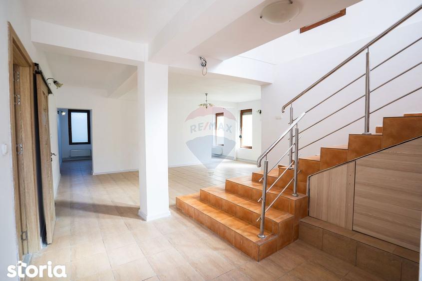 Casă cu 6 camere cu Teren 380 Mp în Găvana