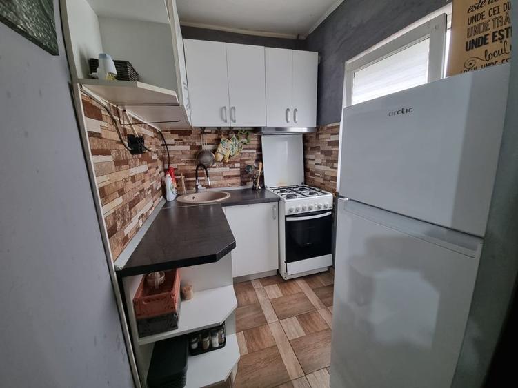Garsonieră decomandată, mobilată în Lipovei